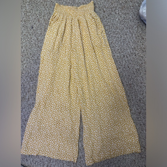 Womens Floral Flowy Yellow Pants Size Medium Used - Great Condition - Picture 1 of 2